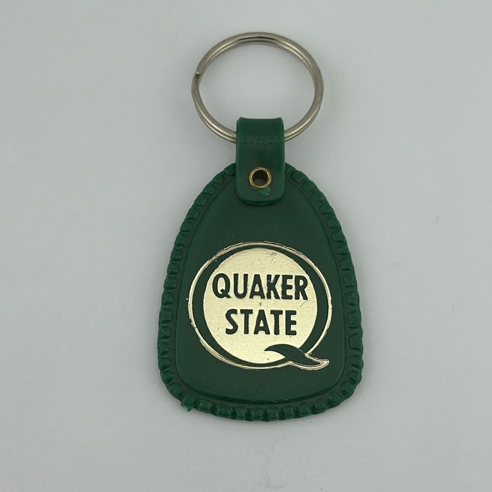 QUAKER STATE KEYCHAIN KEYRING FOB ADVERTISING MOTOR OIL CAR TRUCK RACING